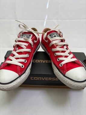 Converse Low Top All Star Woman’s Sneaker in Red Sz 7
